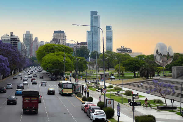 vista de Buenos Aires, Av. Figueroa Alcorta, floralis genérica